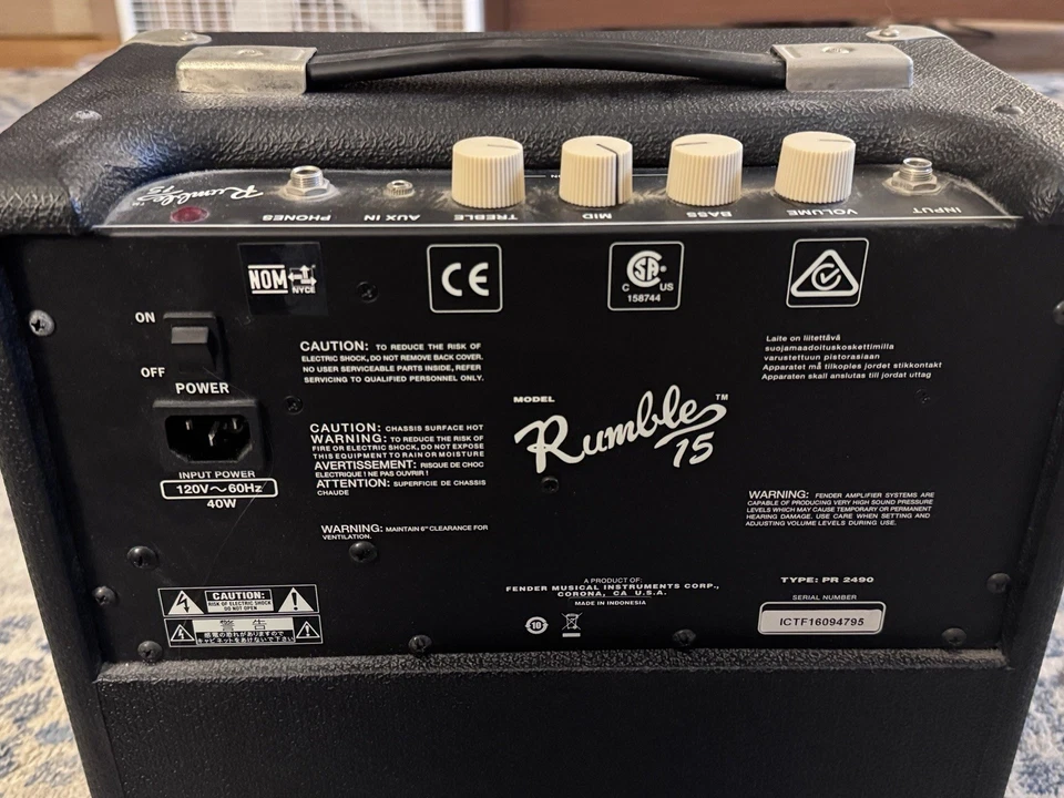 Altavoz amplificador bajo Fender Rumble 15 40W / 120V (PR-2490) - Funciona Foto 3 de 4