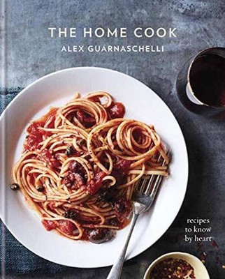 Der Hauskoch: Rezepte auswendig kennen: Ein Kochbuch von Alex Guarnaschelli (Englisch
