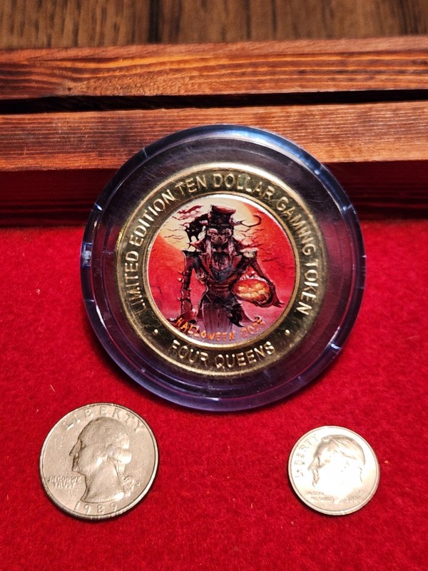 Las Vegas 4 Queens Halloween 2023 Scarecrow Skeleton Demon $10 Token Coin "S" 
