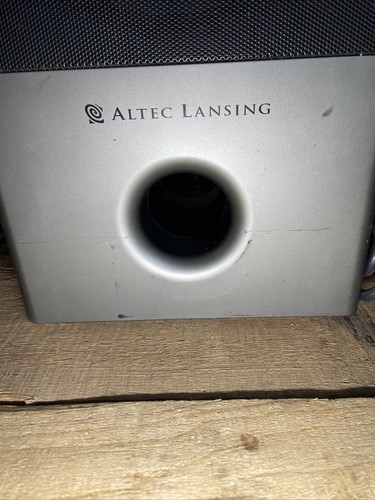 Altec Lansing / VS4121 / Computer Speakers & Subwoofer / 2.1 Channel Stereo - Picture 9 of 20