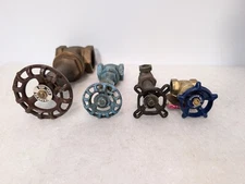 Lot of 4 brass valves as pictured, various sizes as shown in the photographs