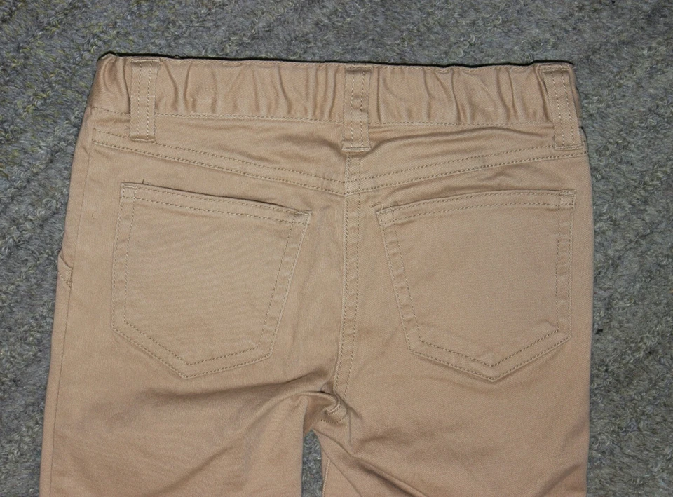 Gymboree 女孩卡其色裤子 - 尺寸 4 - 二手状况完好 — 第 4/4 张图片