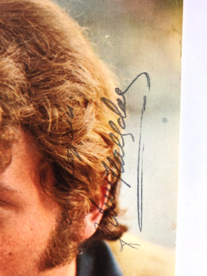 JOHNNY HALLYDAY - AUTOGRAPHE ORIGINAL SUR CARTE POSTALE  -  15 X 21 cm - 1966 - Photo 2/4