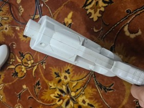 Sega Dreamcast Video Game Console with 1 controller and 1 gun