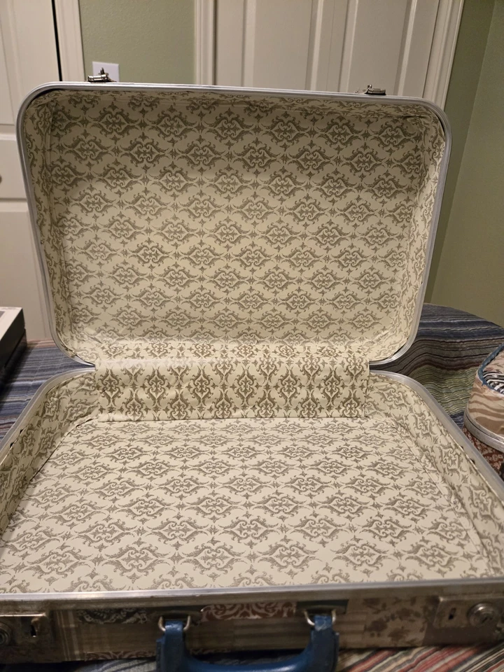 Vintage Set Of 2 Hardcase Suitcases Blue That Have Been Decoupaged - Image 2 of 4