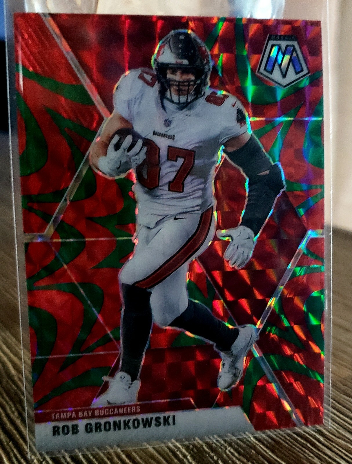 Rob Gronkowski 2020 Panini Mosaic Green Reactive Prizm #136 BUCS
