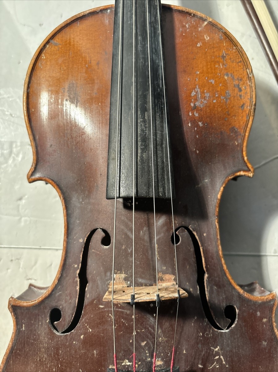 Old Violin Nicolaus Amatus Cremonen Fil ac Antonij Nepos Facit