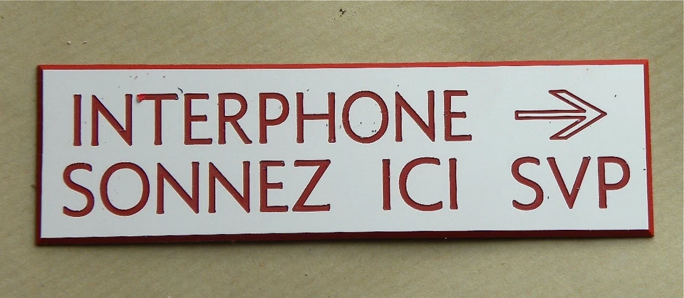 plaque gravée "INTERPHONE SONNEZ ICI SVP + fleche" ft 50x150 mm