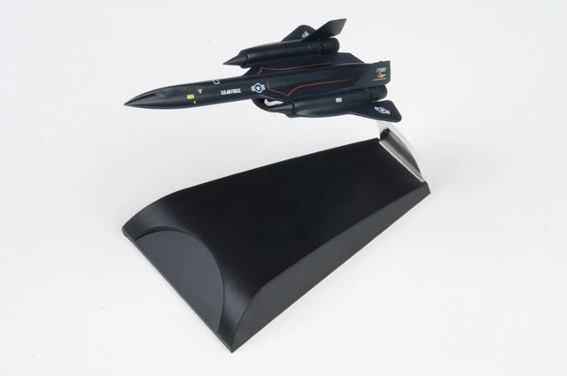 Dragon Models 1/400 SR-71A Blackbird Rosemary's Baby-San USAF 9th SRW - Image 2 of 2
