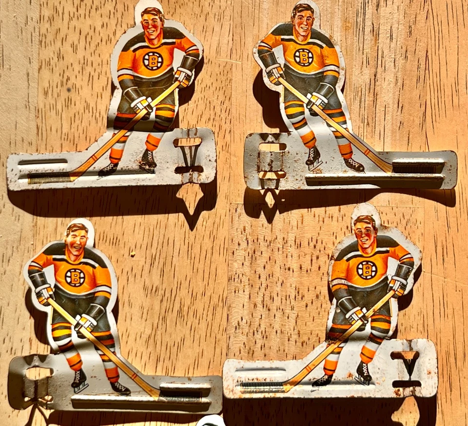 ¡5 jugadores/patinadores/portero Boston Bruins metal hockey de mesa años 70 de colección 99 centavos!! Foto 3 de 4