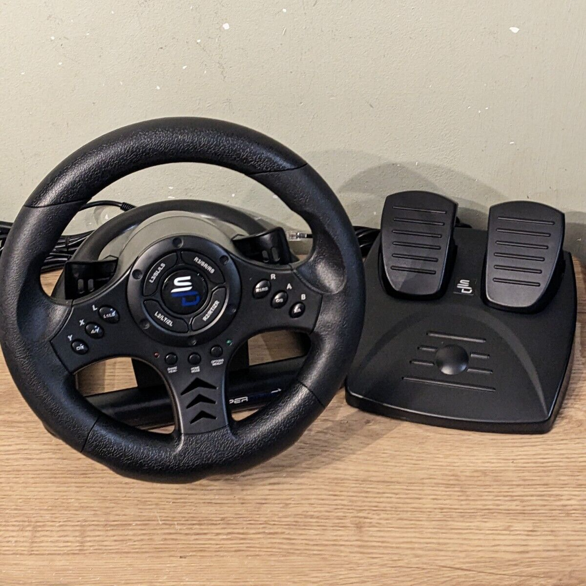 Subsonic Superdrive SV450 racing steering wheel + pedals USB for