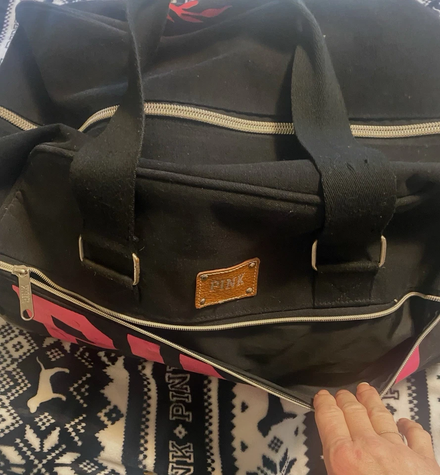 Victoria's Secret PINK Black Carry On Rolling Suitcase Duffel Bag Luggage RARE - Image 4 of 4