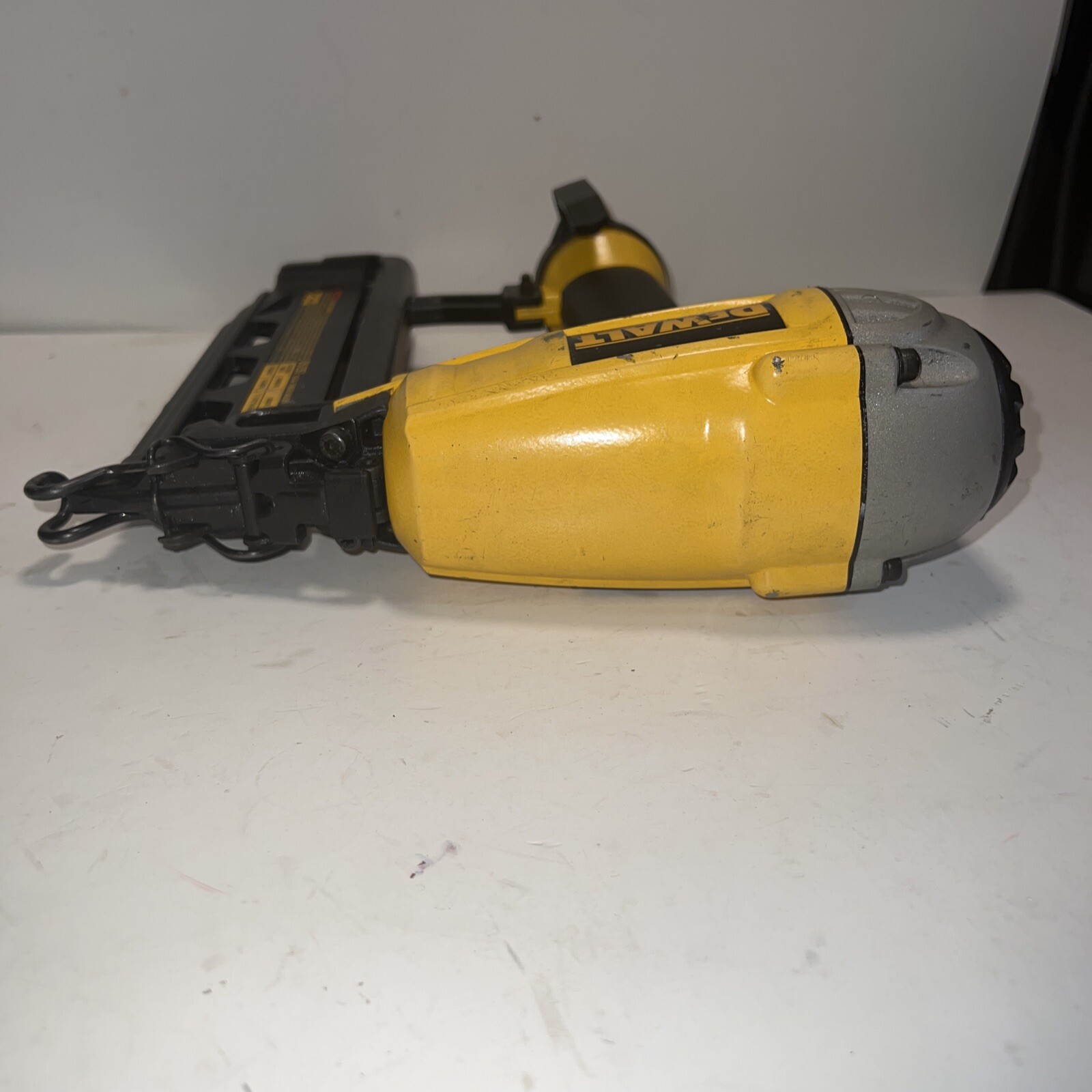 DeWALT "16 Gauge 1"" 21/2"" Finish Nailer" D51257 Not Working 885911045001 eBay