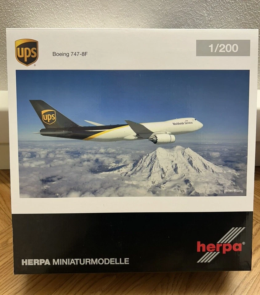 HERPA 1/200 UPS AIRWAYS Cargo Boeing 747-8F art Herpa 558822  w/Stand  NEW - Immagine 2 di 4