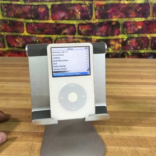 Apple iPod A1136 White 30GB Classic w/a ton of music (Pixels) - TESTED / WORKS - Picture 8 of 13