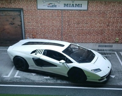 5437D BY KINSMART lamborghini countach lPI 800-4. 1:38 SCALE. White