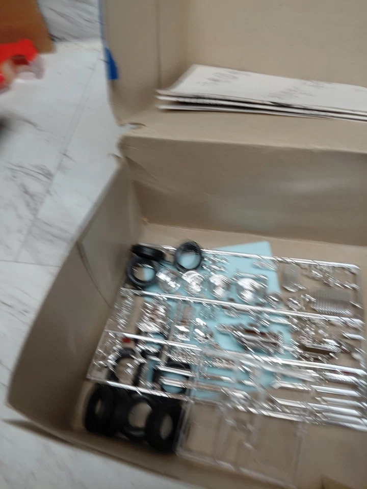 Lindberg ‘34 Ford Pickup 3-in-1 Model Kit 1:25-Scale Damaged  Box,still Bag - Image 3 of 4