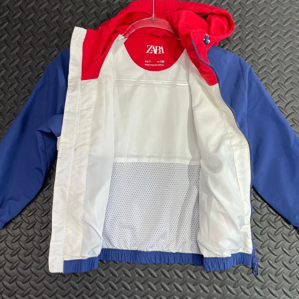 Jaqueta ZARA azul vermelha branca corta-vento zíper completo casual infantil tamanho 7 - Imagem 3 de 4