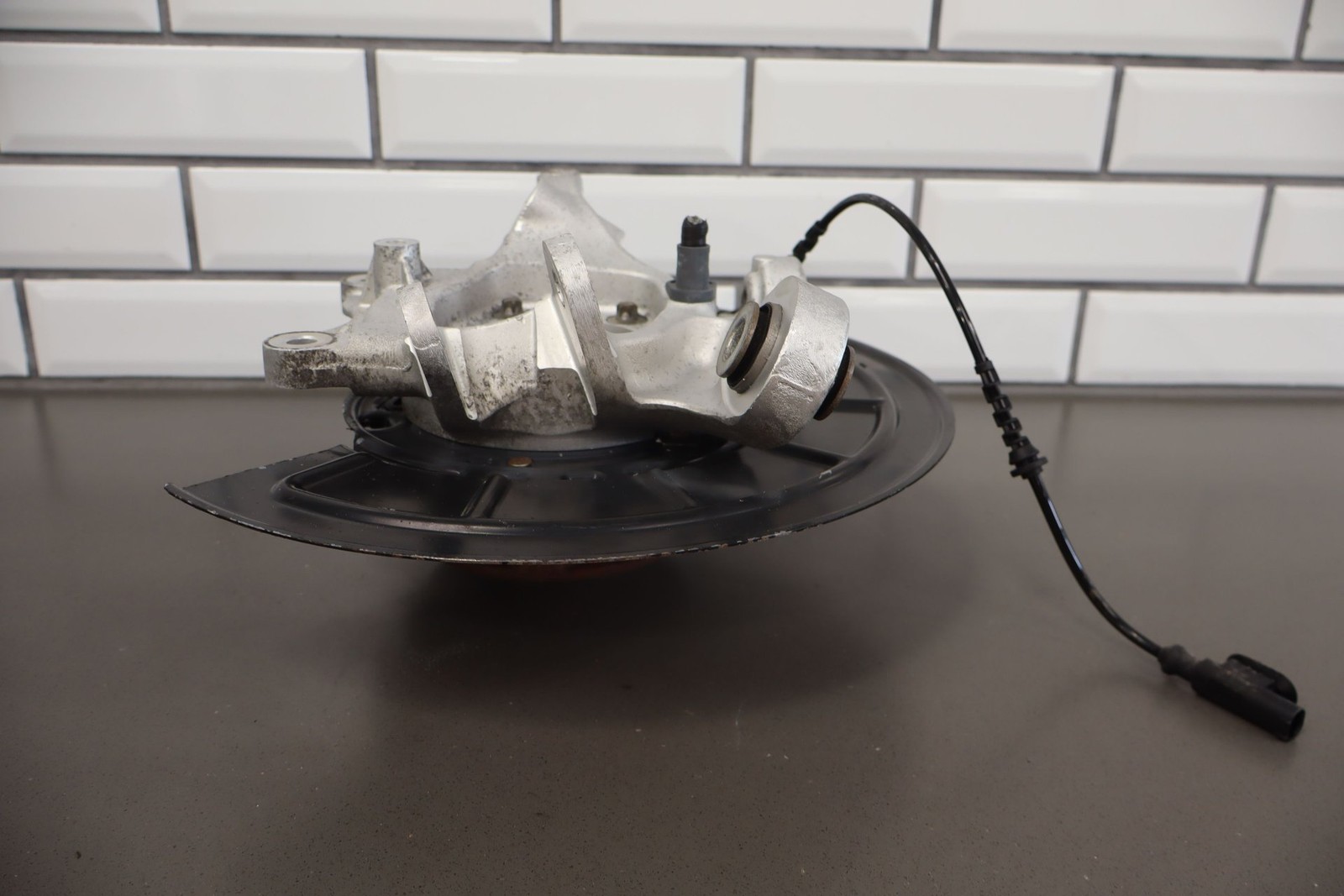 14-17 Maserati Ghibli AWD Rear Right RH Spindle Knuckle W/ Hub & Sensor (77K)