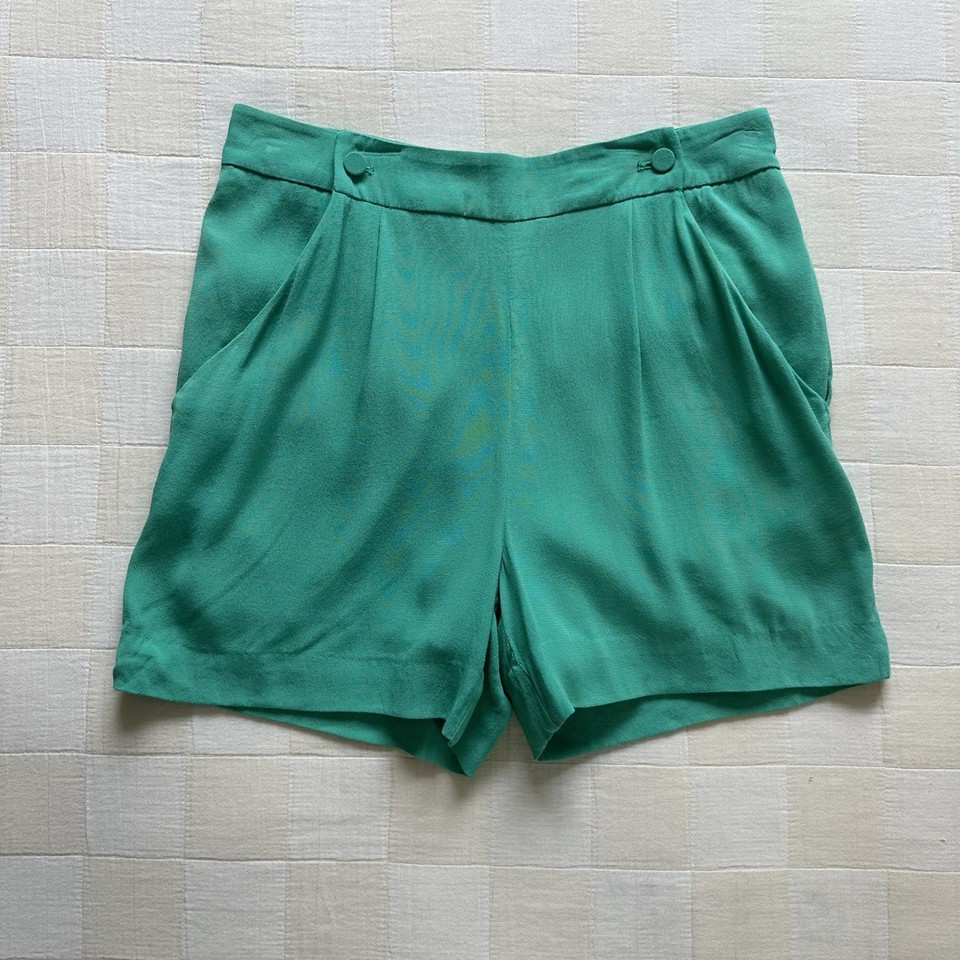 Witchery Green High Waisted Dress Shorts w/ Pockets Button Accent Size 6