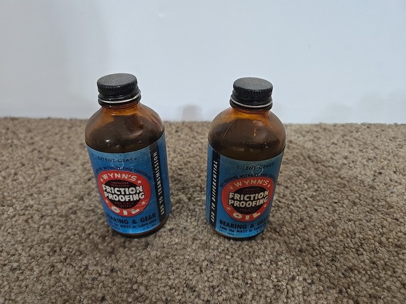 WYNN'S FRICTION PROOFING BEARING AND GEAR 4 OZ MAN CAVE DISPLAY VINTAGE 