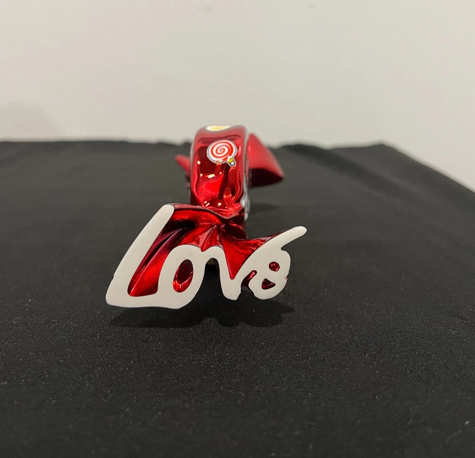 Piccola scultura natalizia POP ART in resina di Sagrasse Candy LOVE idea regalo - Immagine 4 di 4