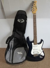 Austin Model #au933 Electric Guitar W/ Tkl Soft Carrying Case 