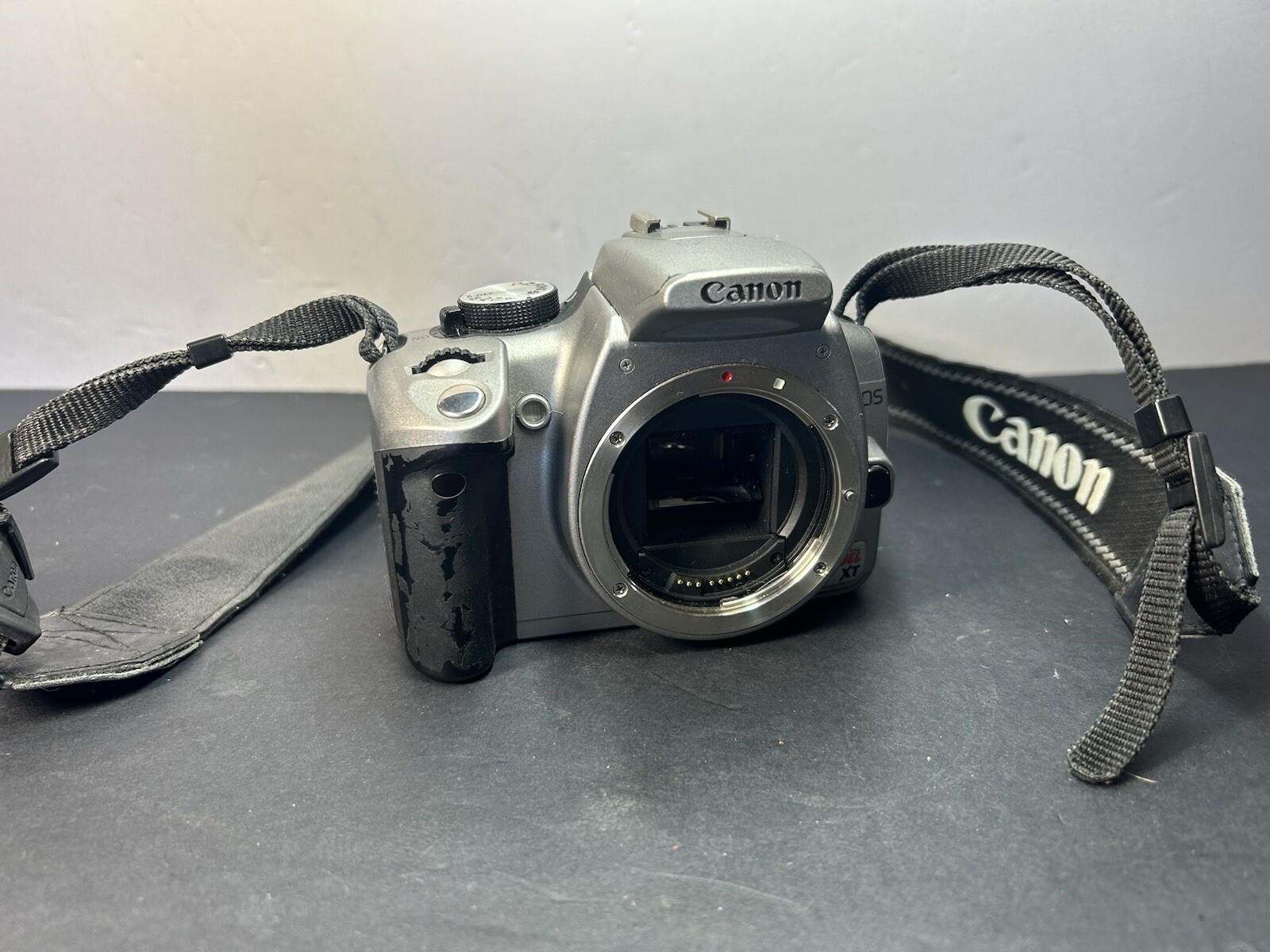 Canon EOS Digital Rebel XT/EOS 350D 8.0 MP Digital SLR Camera DS126071 BODY ONLY