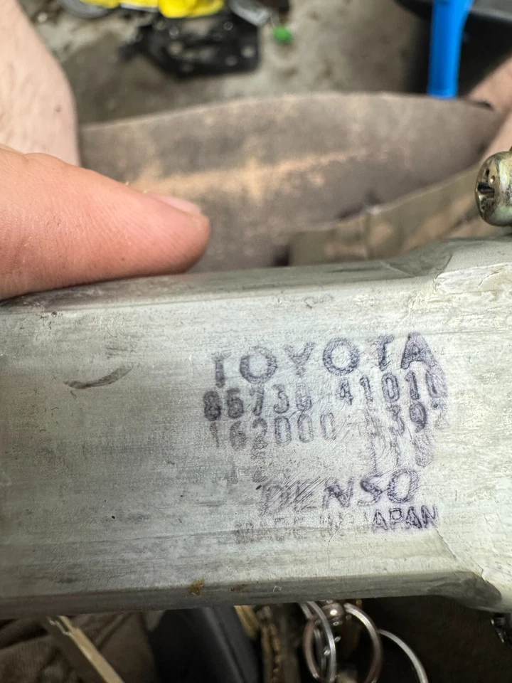 1998-1999 Toyota Avalon Sunroof Sliding Sun Roof Motor 85730-41010 - Image 4 of 4