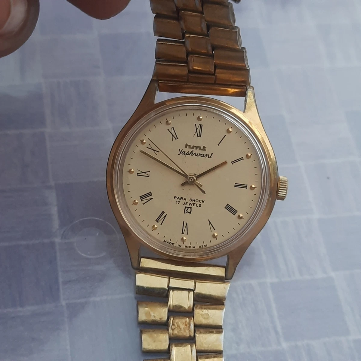 Hmt golden hotsell watch