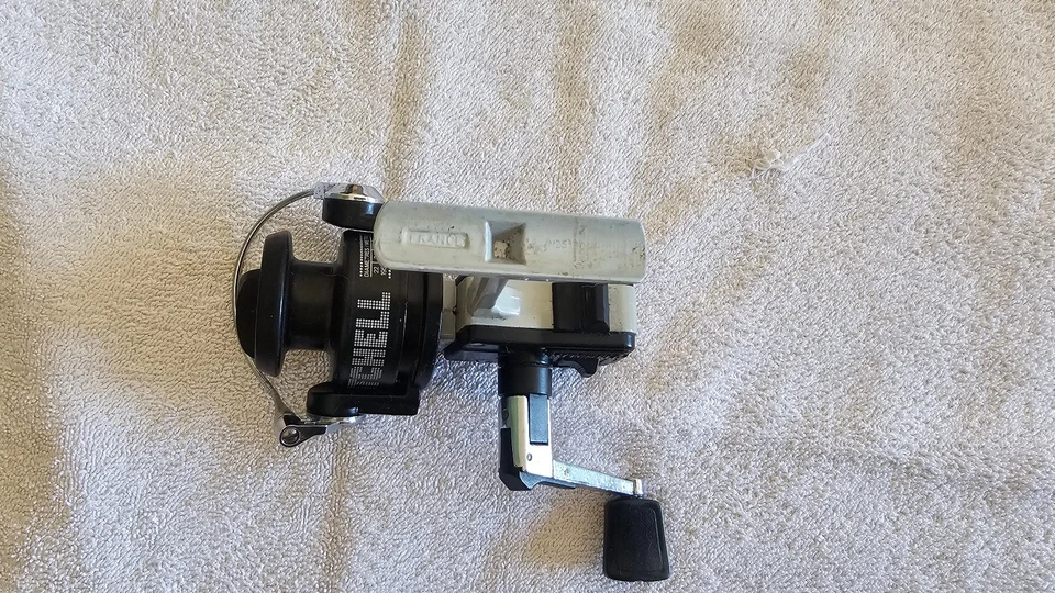 Carrete Mitchell 4430 vintage hecho en Francia Foto 3 de 3