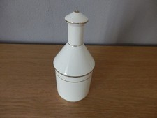Alter Senftopf. Senfgefäß, Senfbehälter, Senftopf, aus Porzellan