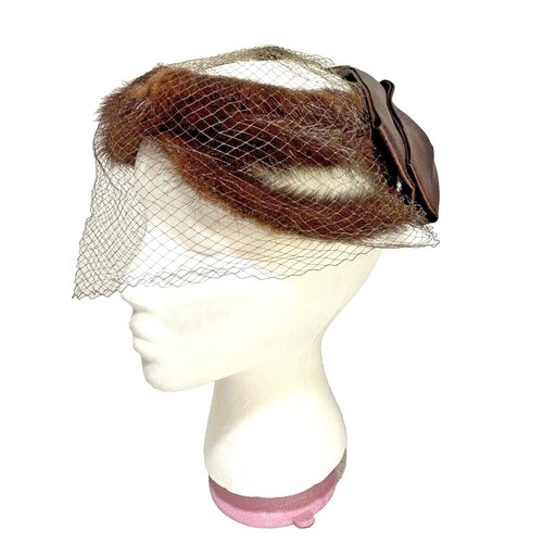 Vintage 1950’s Ladies Imported Alaskan Fur Pillbox Fascinator Hat Miss Howes Vintage Fur Pillbox Hat: 1950s Women Midcentury Retro Fall  main image 2