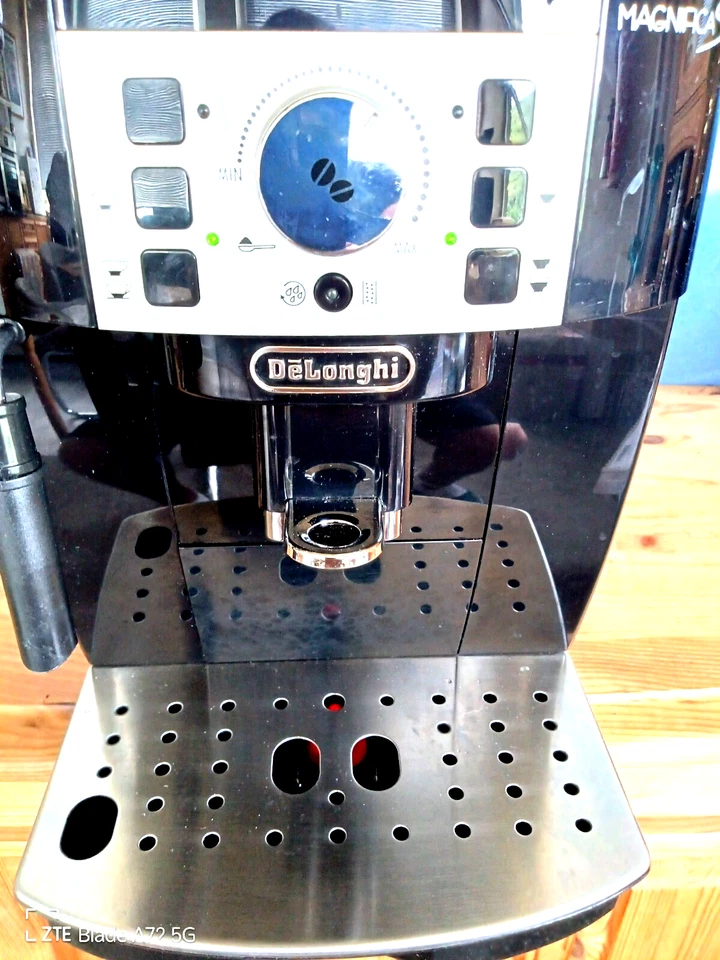 DeLonghi Magnifica S ECAM 22.110B Generalüberholt Gewährleistung 12 Monate OVP - Bild 3 von 4