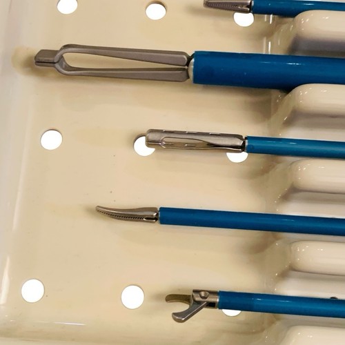 Conmed Detacha Tip Laparoscopico Strumenti Multiuso Set di 13 con Vassoio - Foto 11 di 15