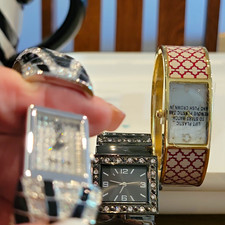 WOMEN'S GOLD TONE METAL BANGLE WATCH ANALOG WHITE DIAL RED/WHITE RECTANGLE