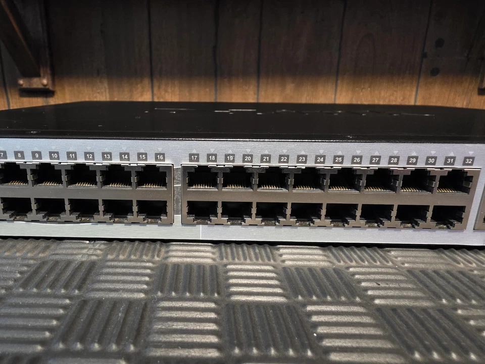 D-Link DGS-1510-52XMP - Stackable 48-Port PoE Smart Managed Switch w/ 10G  - Image 3 of 4