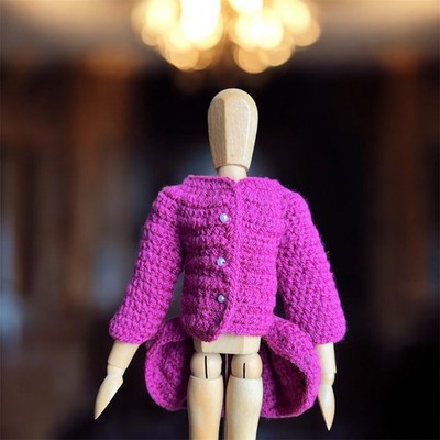 Süße gehäkelte neue Strickjacke lila Perlen Tücher Puppe Spielzeug Teddybär Garn Blume