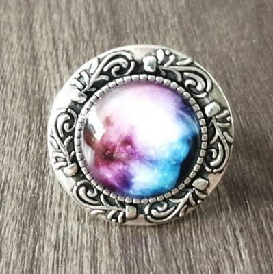KLUNKER RING silberfarben mit CABOUCHON RETRO MOTIV LICHTERSPIEL   wie neu