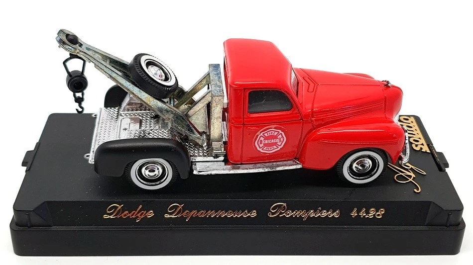 Solido 1/43 Scale 4428 - Dodge Depanneuse Fire Truck Wrecker Chicago FD - Red - Image 4 of 4