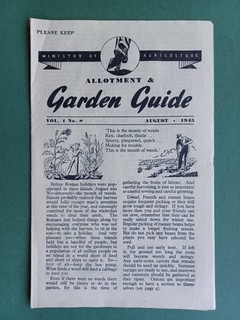 MINISTRY OF AGRICULTURE LEAFLET "ALLOTMENT & GARDEN GUIDE" WWII AUGUST 1945 RARE