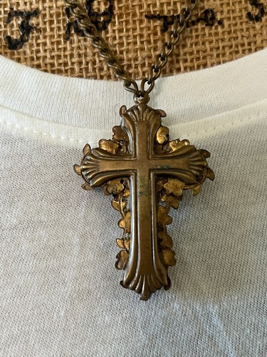Victoria Spring Cross Necklace, Hand made. Metal and real pearls. - Picture 4 of 13