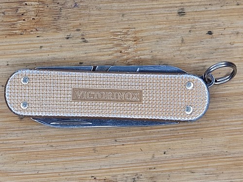 Victorinox Classic SD Mini Swiss Army Pocket Knife Assrtd Colors Pre-Owned 58mm - Picture 113 of 196