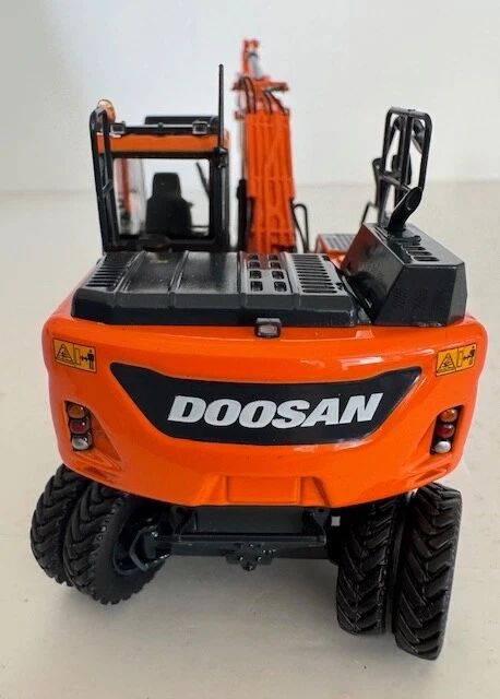 1:50 Doosan DX140W Wheeled Excavator UH8108 By Universal Hobbies - Image 3 of 4