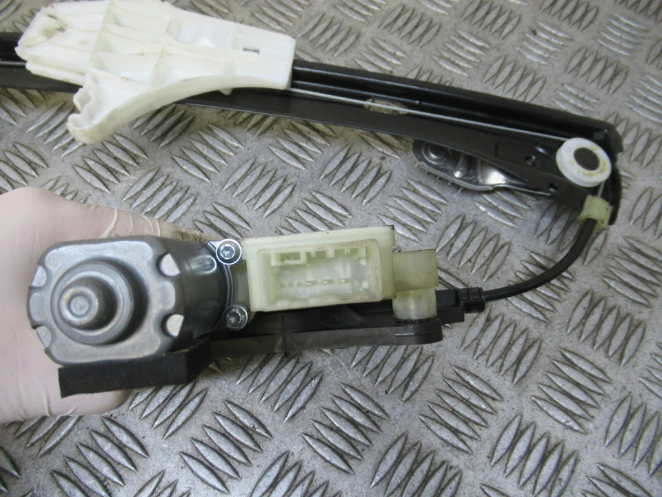 2017 VW PASSAT SE BUSINESS B8 MK7 SALOON REAR RIGHT WINDOW REGULATOR REF11461 - Image 3 of 4