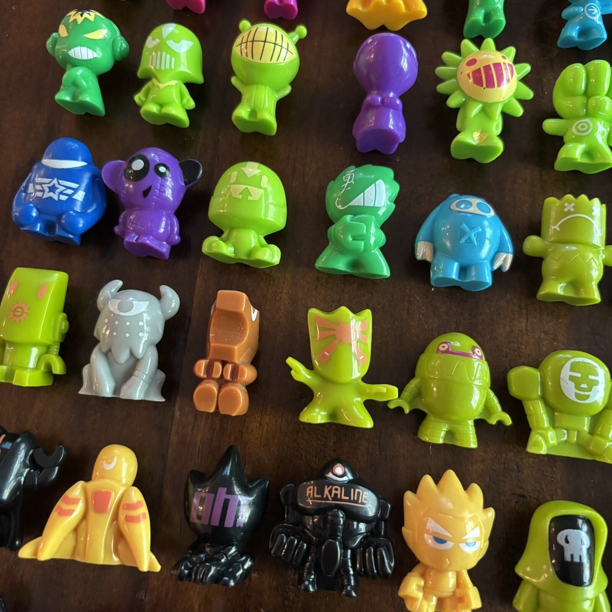 COMPLETE Base Set Series 1 Gogos Crazy Bones w/ Mosh Hiraku