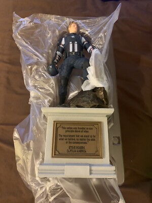 VEL'S AVENGERS EARTH'S MIGHTIEST EDITION  Statue Only