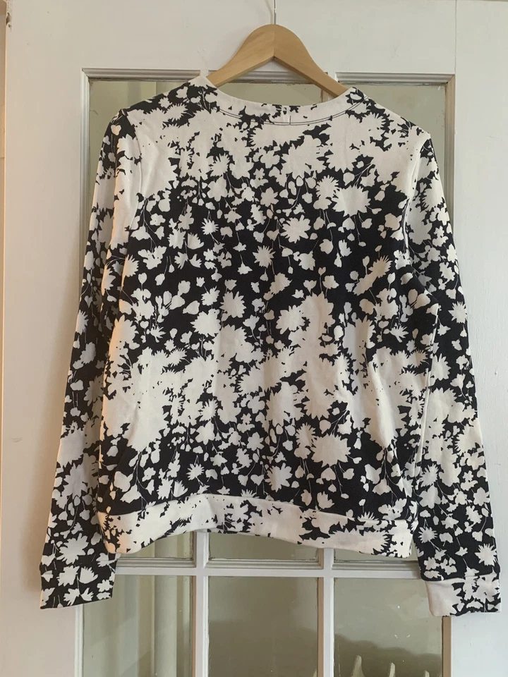 NUEVO CON ETIQUETAS GAP Sudadera Floral Blanco Azul Marino Talla Mediana Pullover Cuello Redondo 100% Algodón Foto 3 de 3