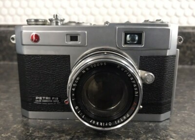 PETRI 1.9 35mm CAMERA w/ Kuribayashi Orikkor Lens, Case, Strap