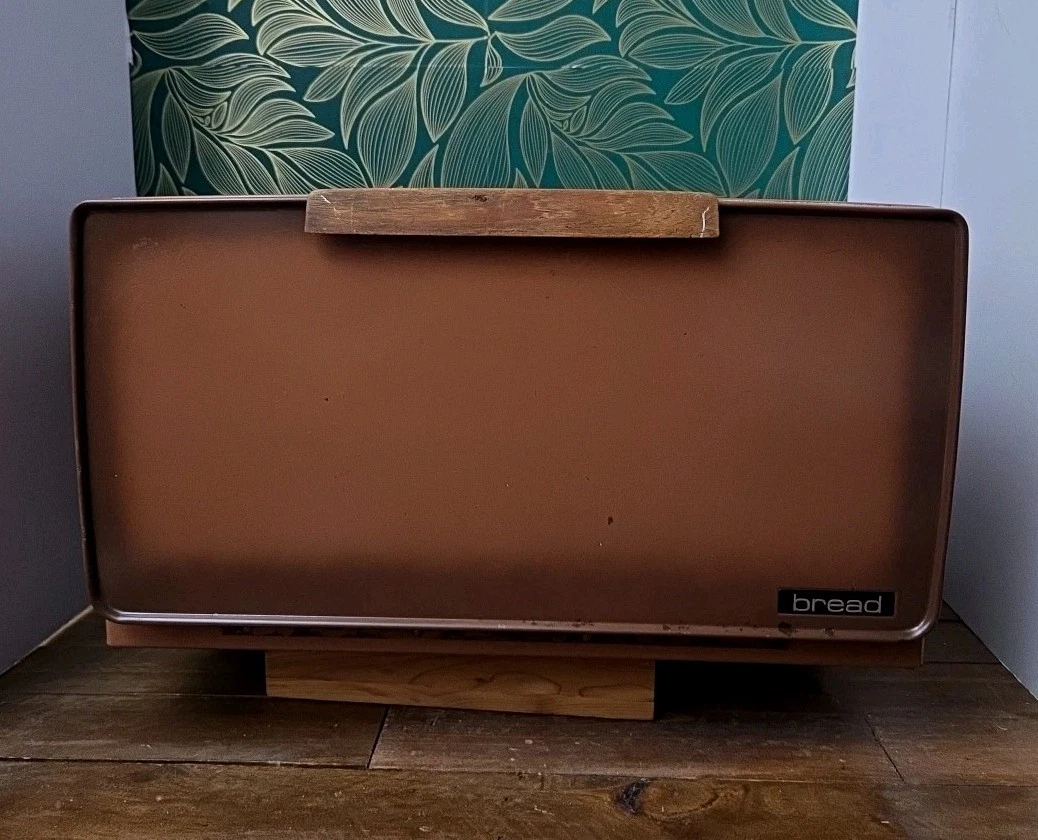 VTG Lincoln Beautyware Metal BREAD Box Cutting Board Brown PIE Cake SAFE